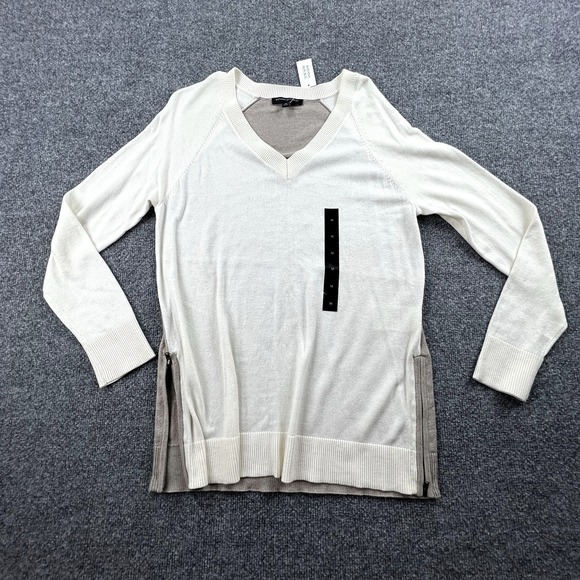 Banana Republic Sweaters - NWT Banana Republic Women's M V-Neck Sweater Cream Taupe‎ Side Zip Hem Pullover